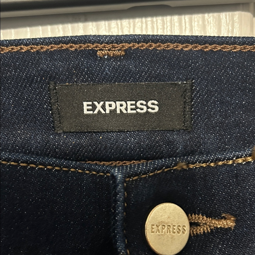 Express 70βs Dark Flare Jeans β
- Picture 2 of 4